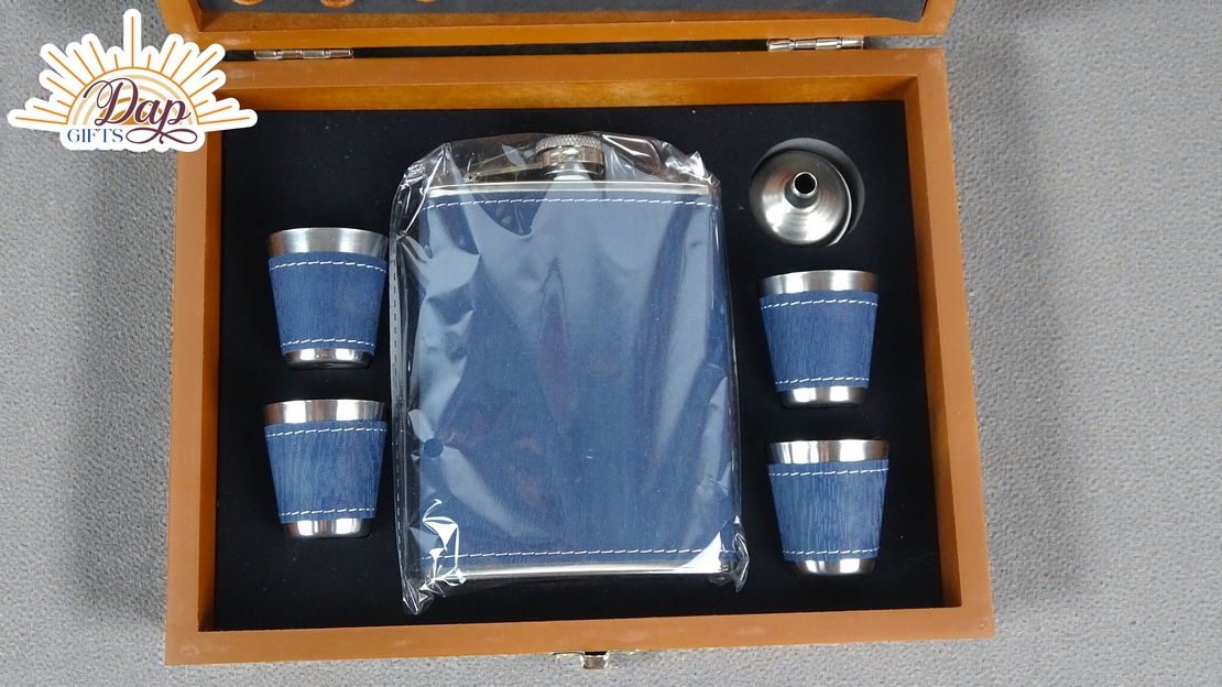 Шахматна дъска с комплект фласк и чаши (4805722)