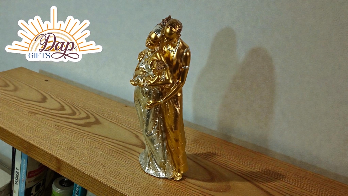 Влюбени с бебе (032548)