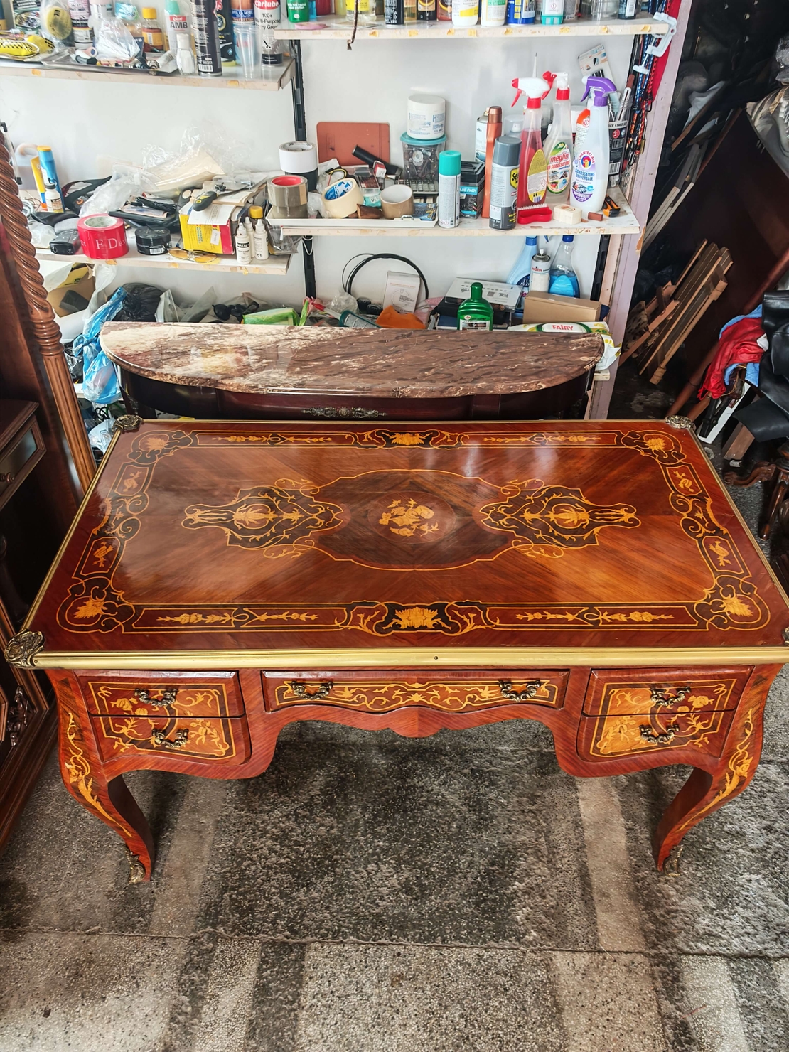 Антикварно бюро и кресло