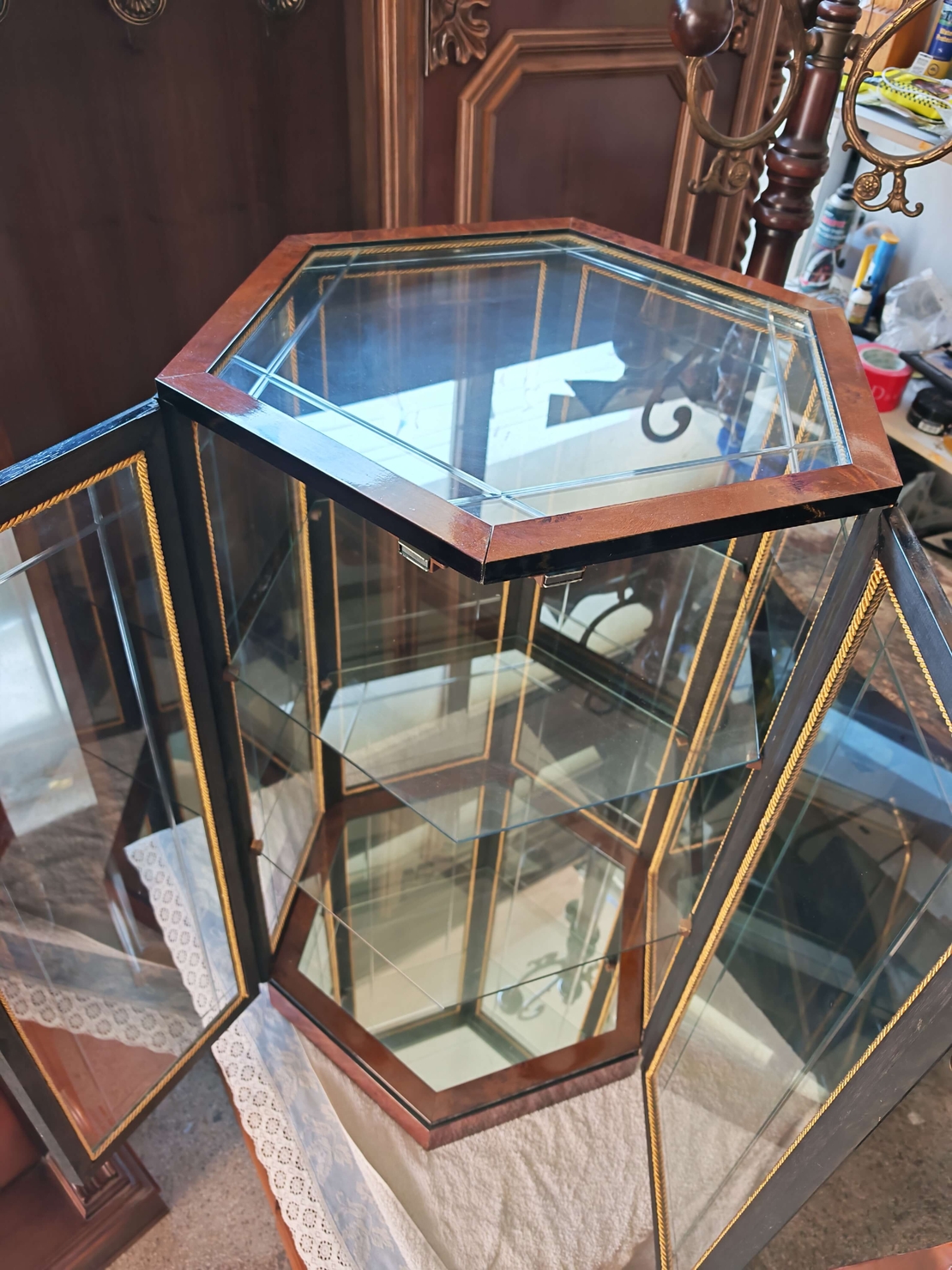 Шестоъгълна витринка