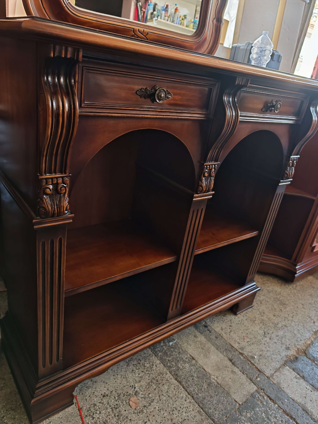 Класически шкаф конзола с огледало