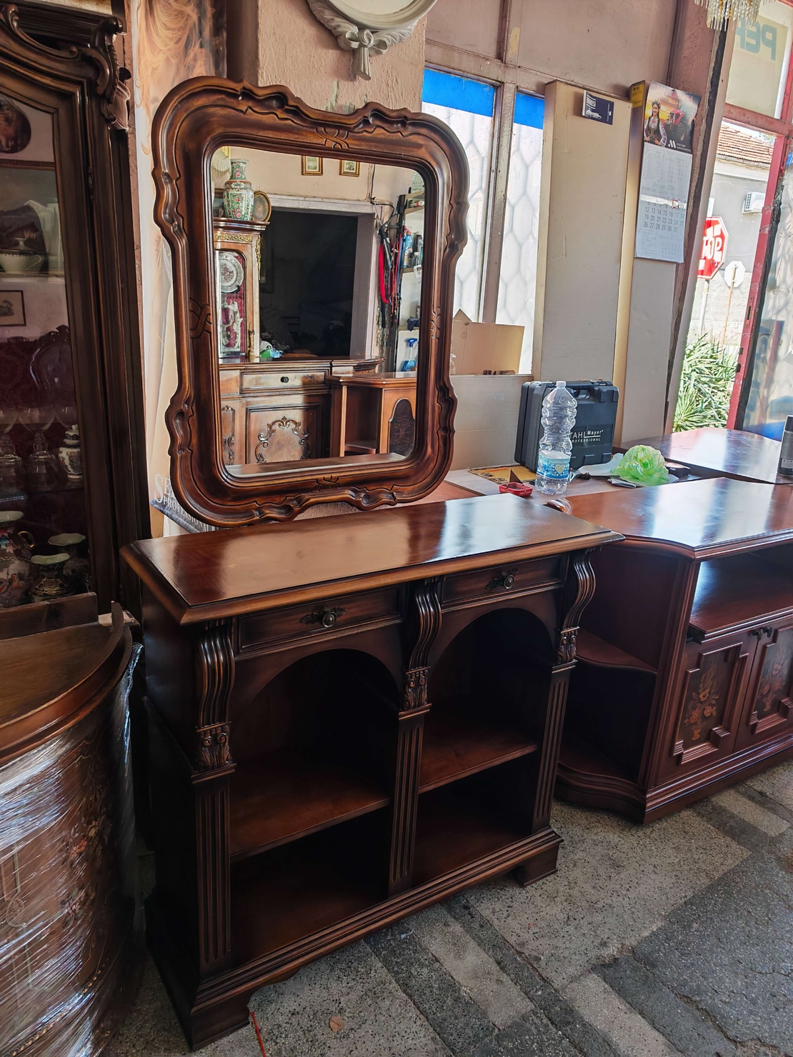 Класически шкаф конзола с огледало