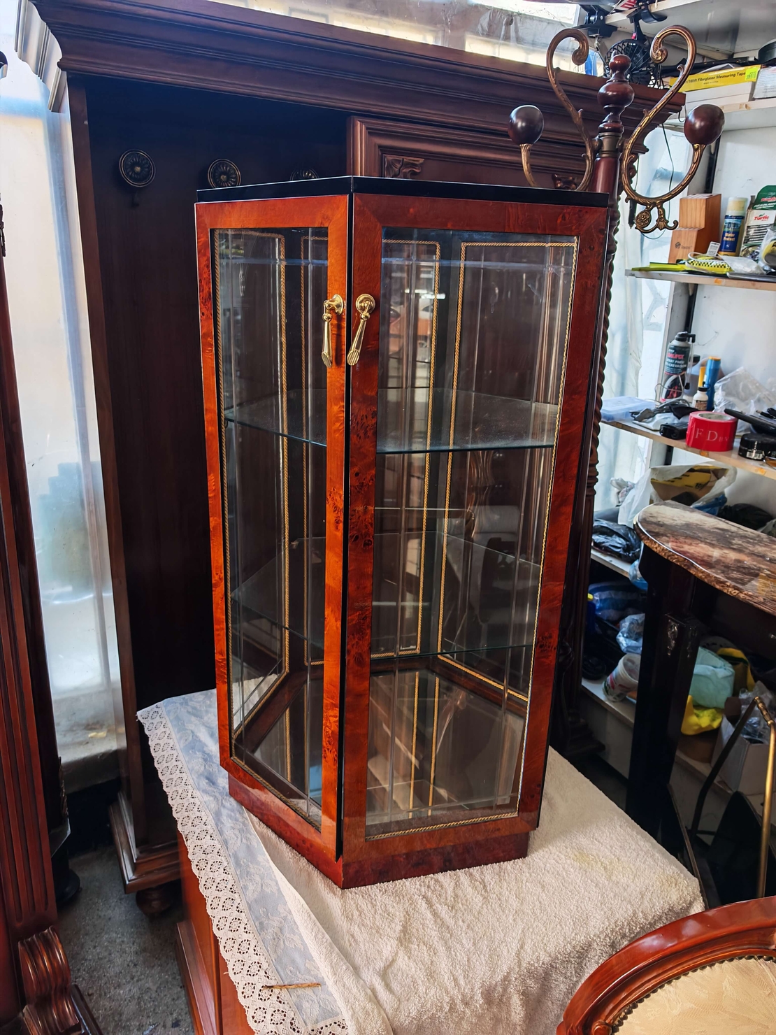 Шестоъгълна витринка