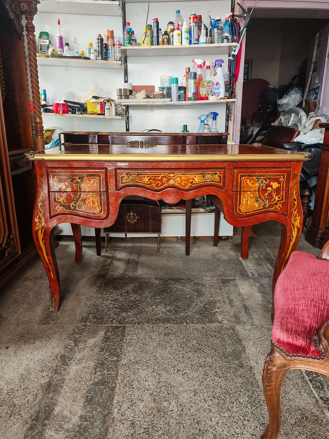 Антикварно бюро и кресло