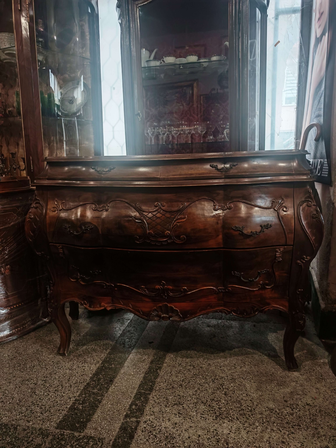 Луксозен комплект Бомбе масив, скрин с две нощни шкафчета