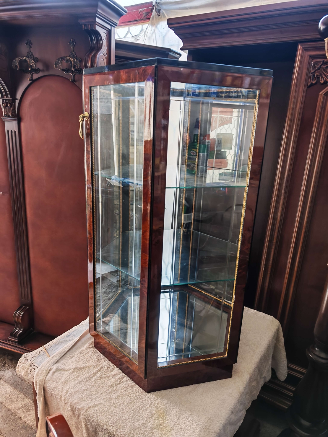 Шестоъгълна витринка