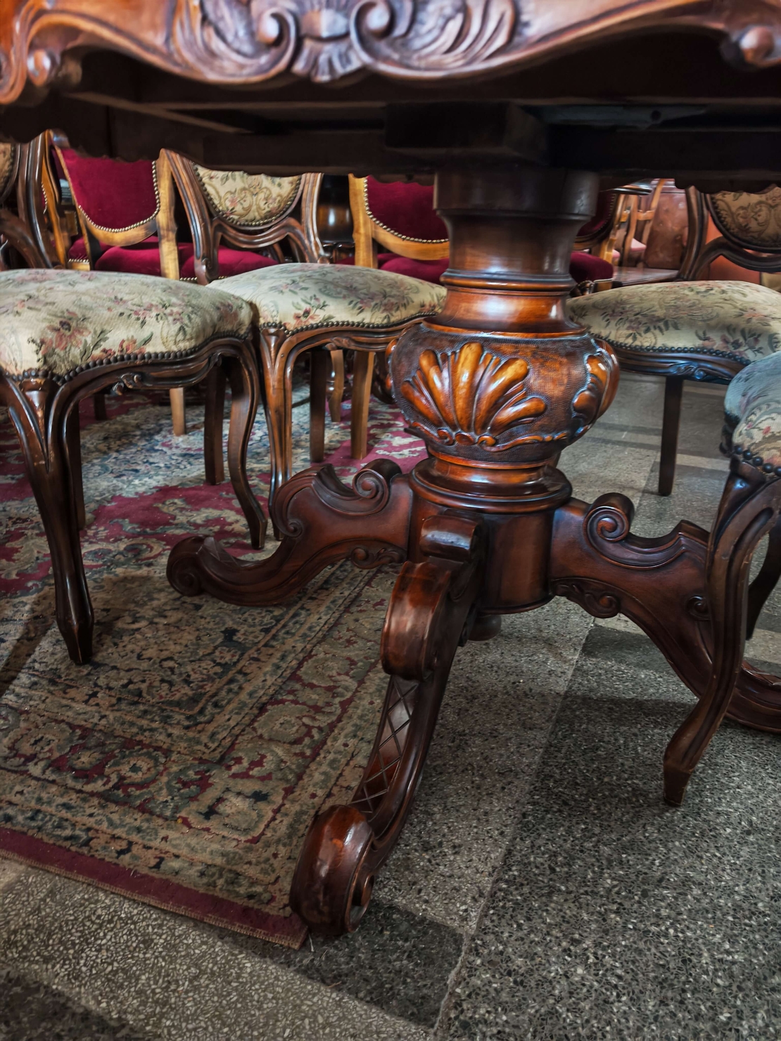 Бароков трапезен комплект