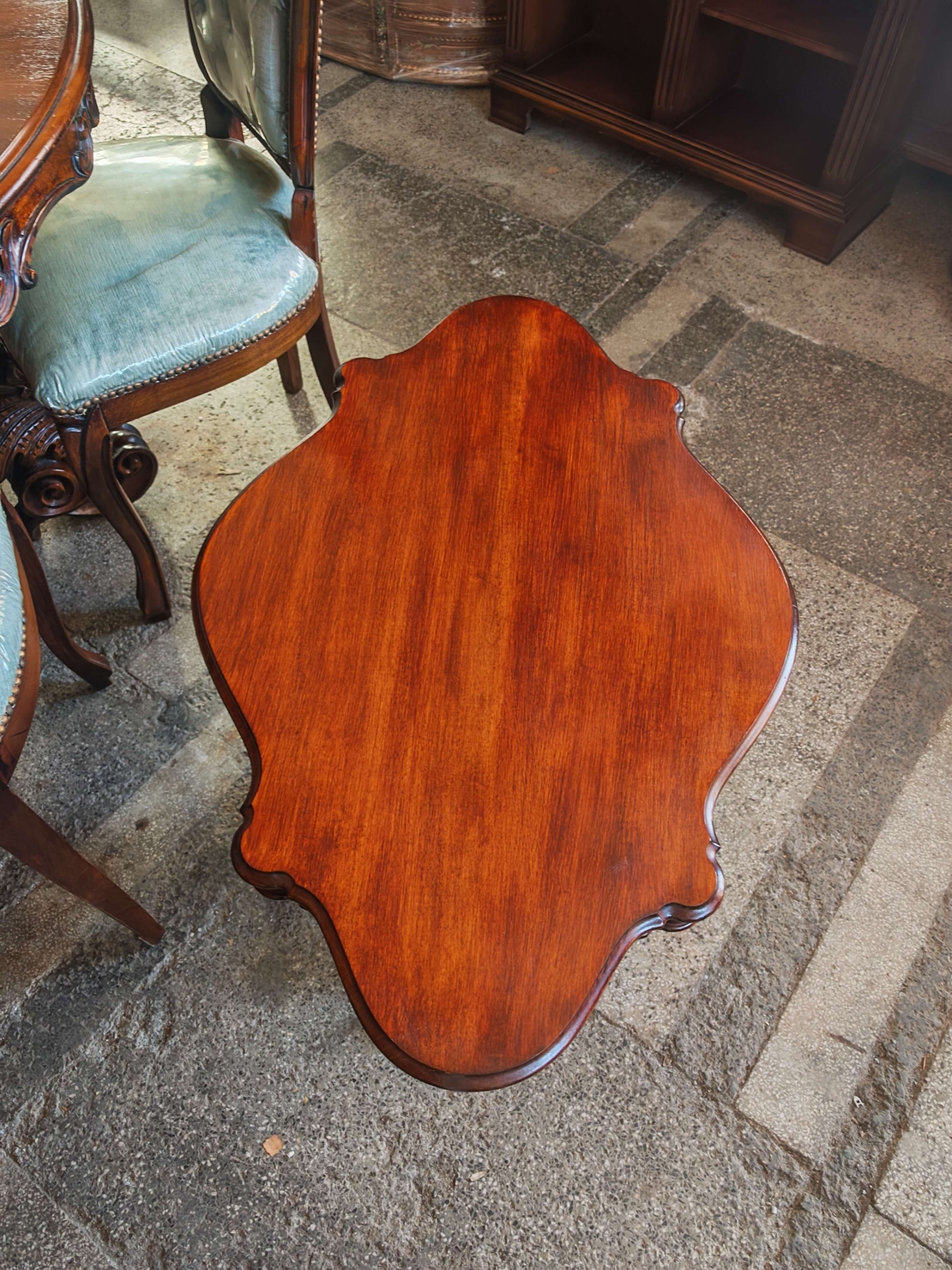 Италианска антикварна холова маса