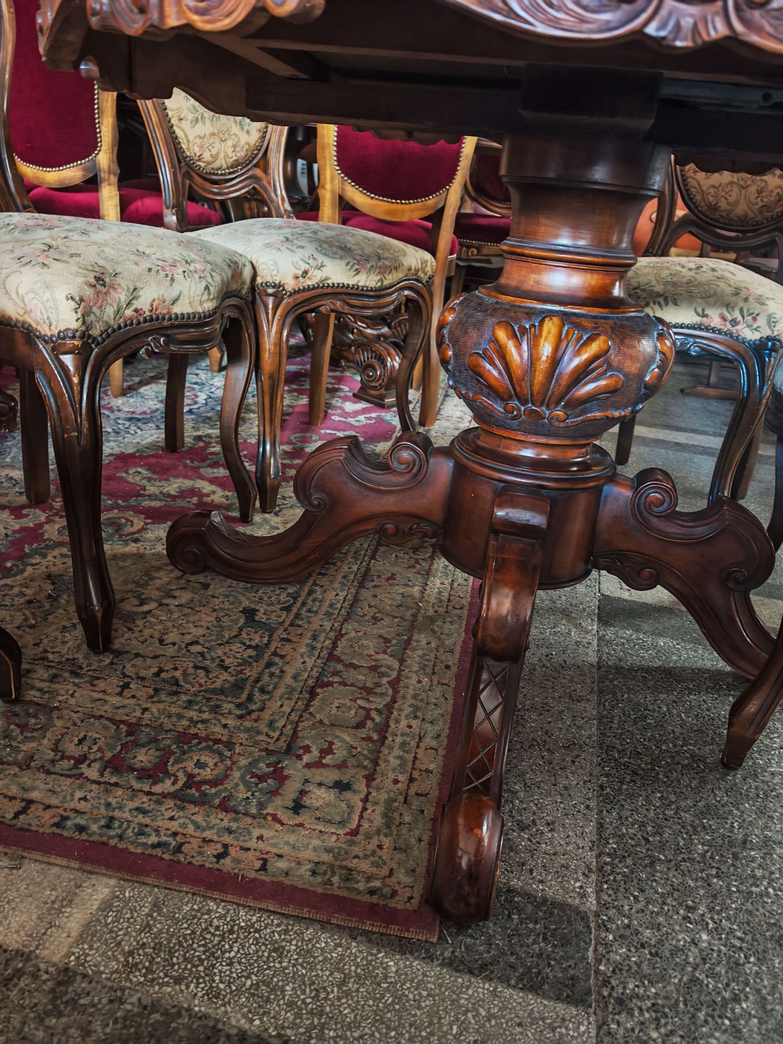 Бароков трапезен комплект