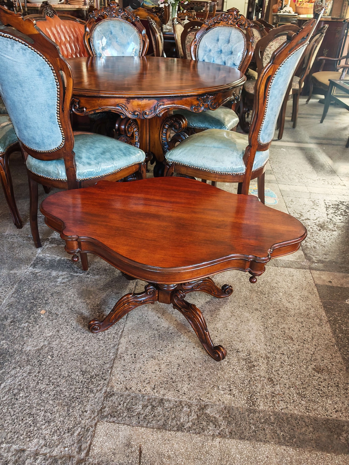 Италианска антикварна холова маса