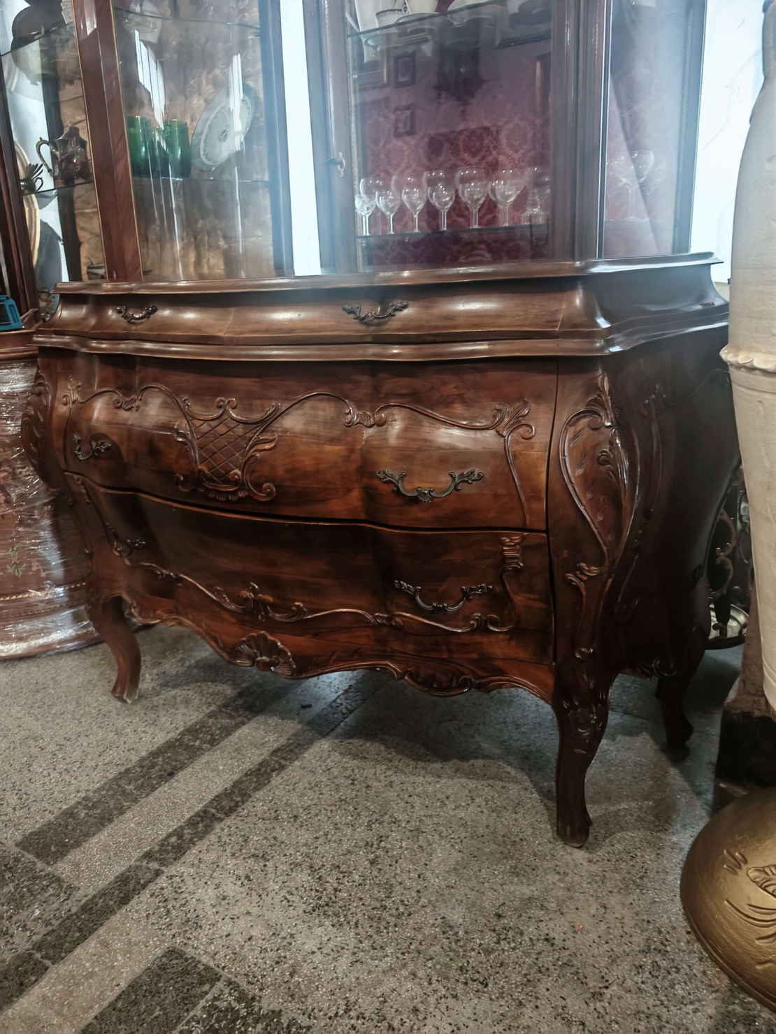 Луксозен комплект Бомбе масив, скрин с две нощни шкафчета