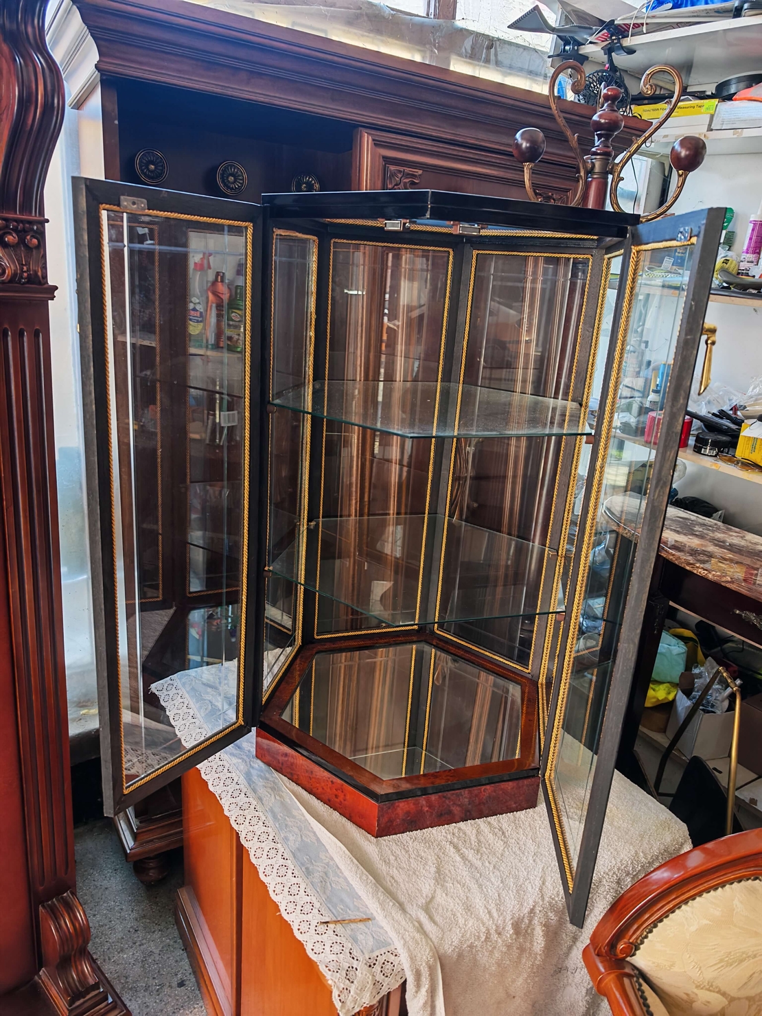 Шестоъгълна витринка