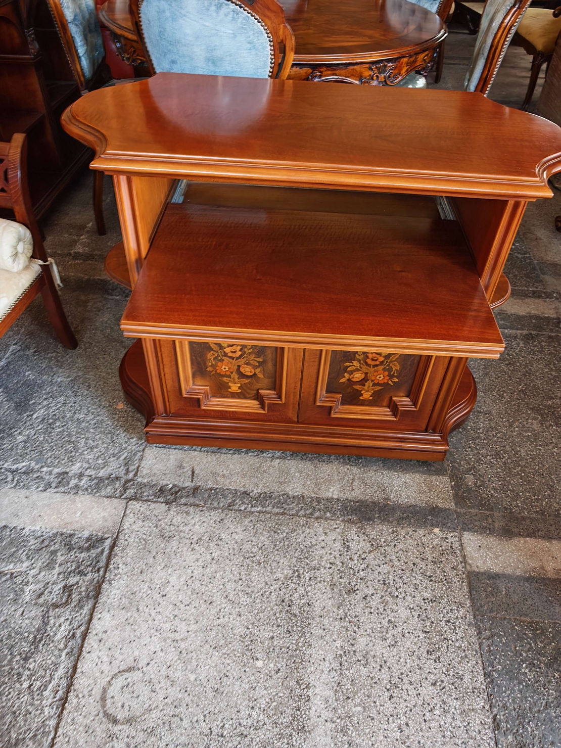 Италианско ТВ шкафовче комода