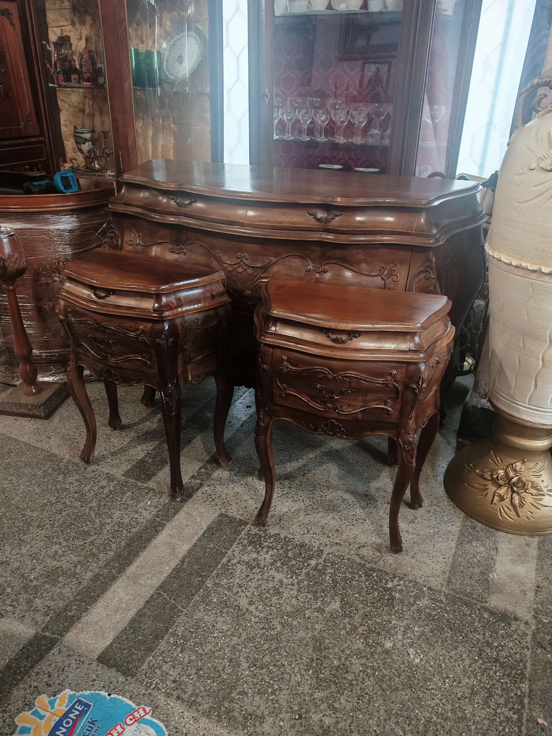 Луксозен комплект Бомбе масив, скрин с две нощни шкафчета