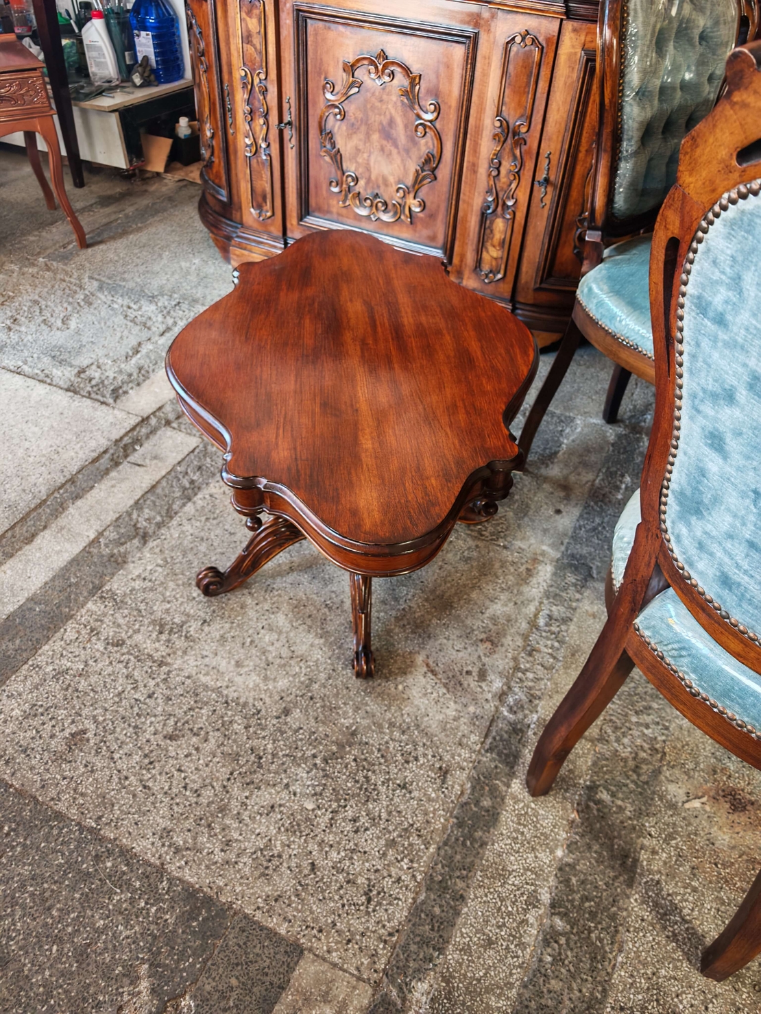 Италианска антикварна холова маса