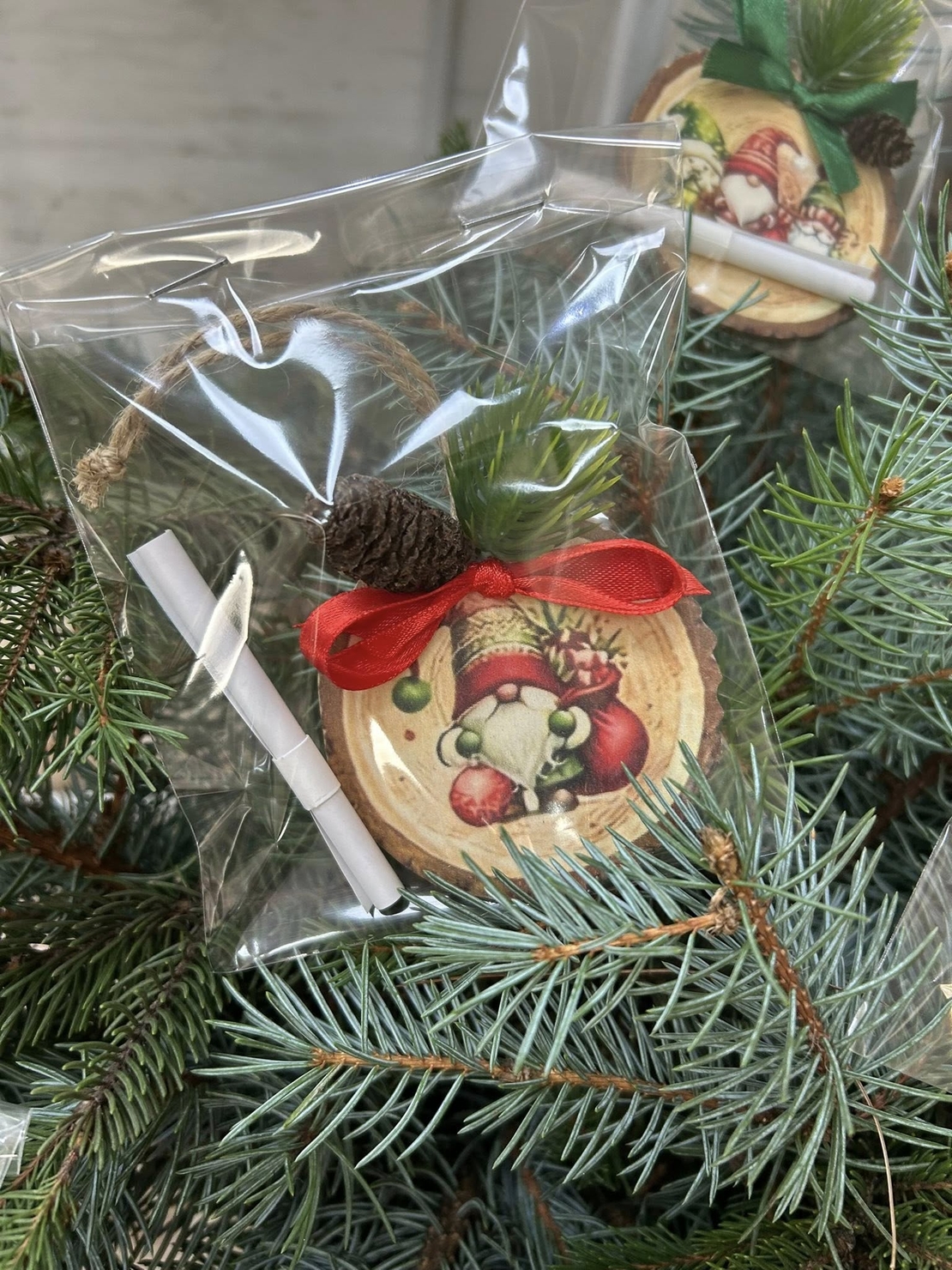 КЪСМЕТИ кръгли