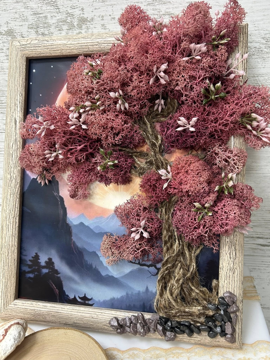 Розово дърво и луна