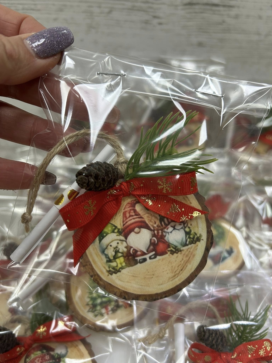 КЪСМЕТИ кръгли