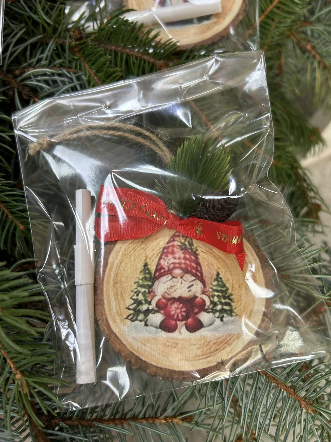 КЪСМЕТИ кръгли