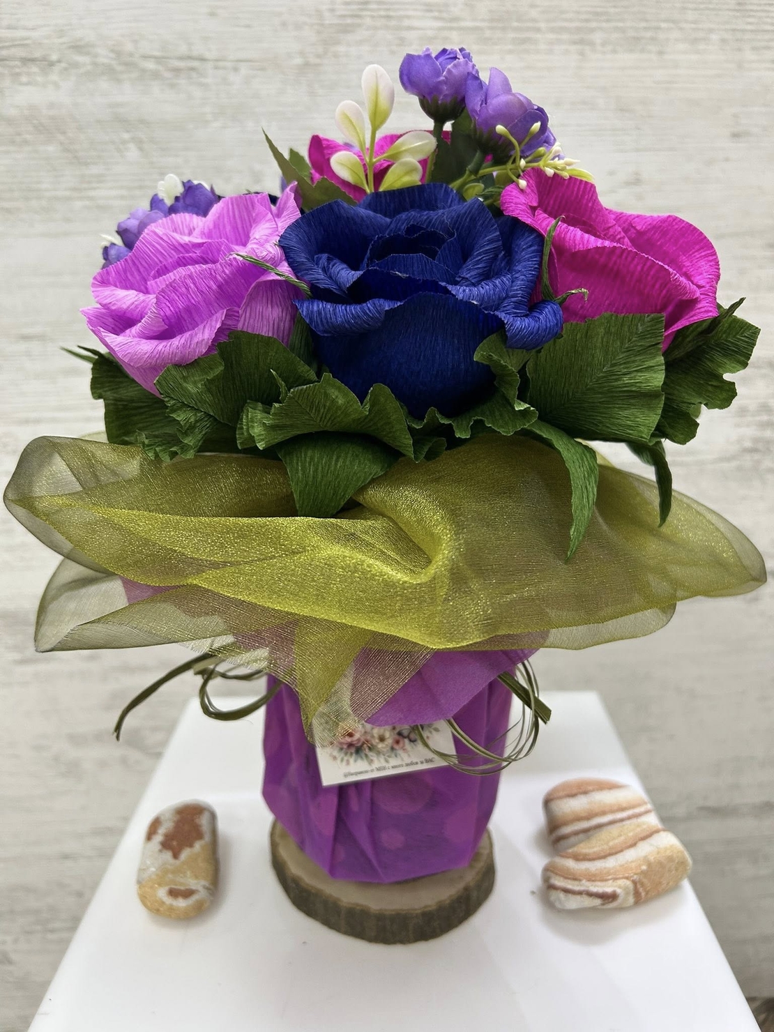 Лилава основа със сини,цикламени и розови рози