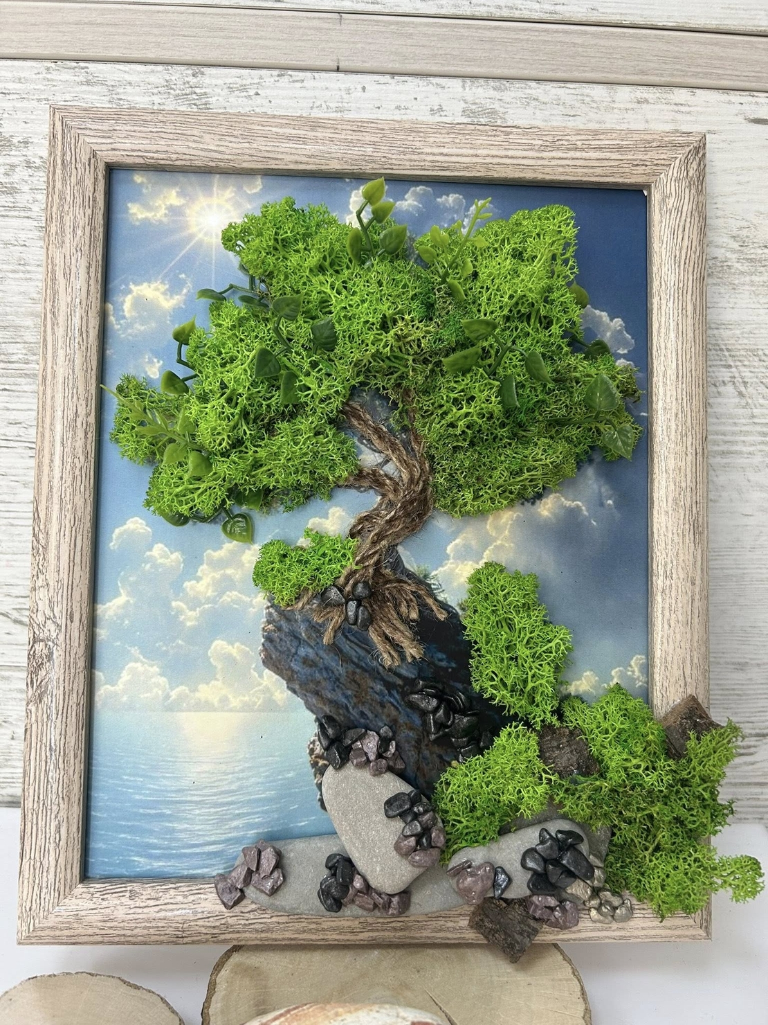 Дървото на живота извисено над море