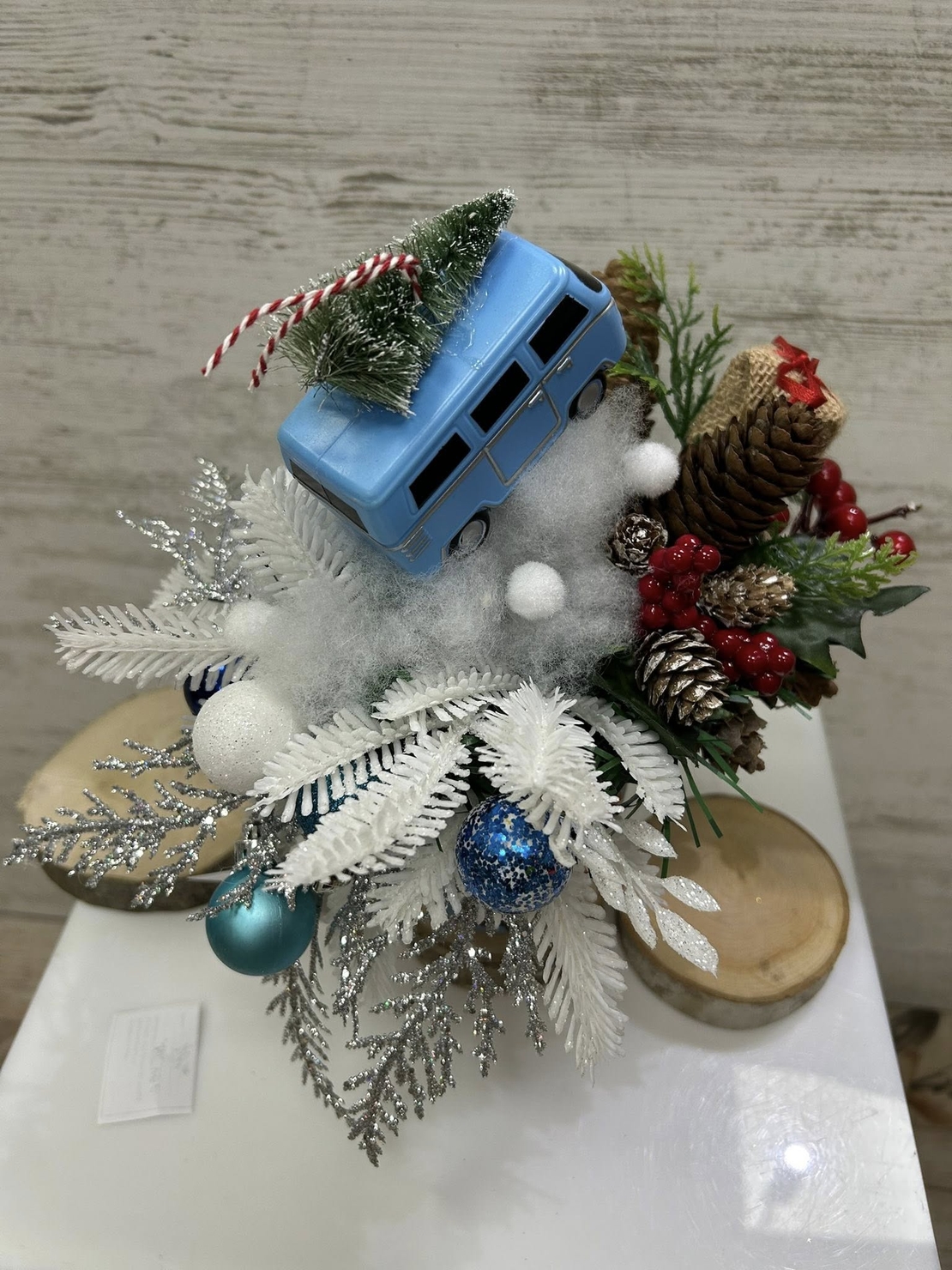 Забавна КОЛЕДНА декорация автобус