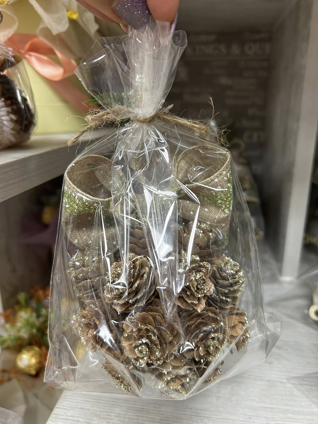 КОЛЕДНО украшение с мин.шишарки