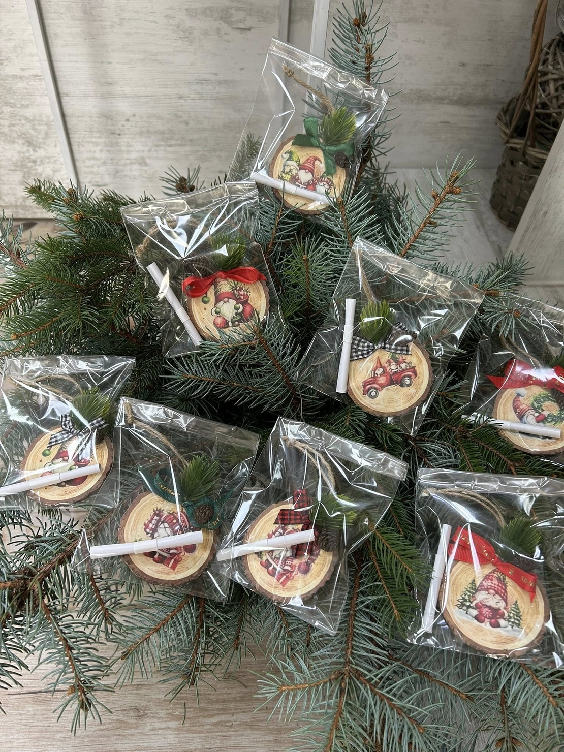 КЪСМЕТИ кръгли