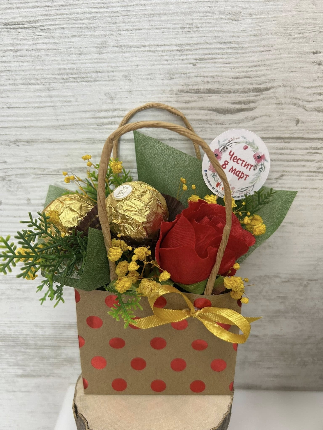 Мини чантичка с червени точки