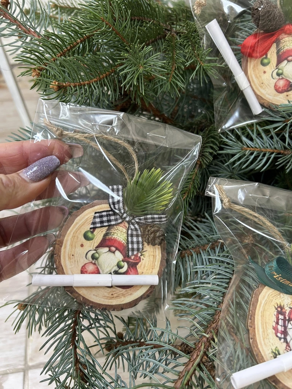 КЪСМЕТИ кръгли