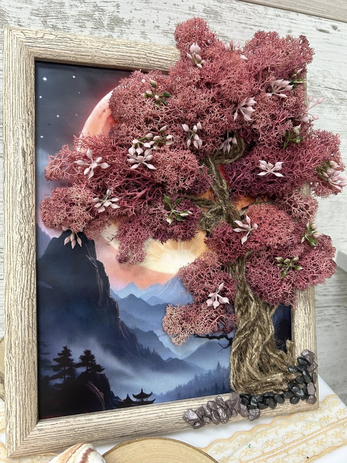 Розово дърво и луна