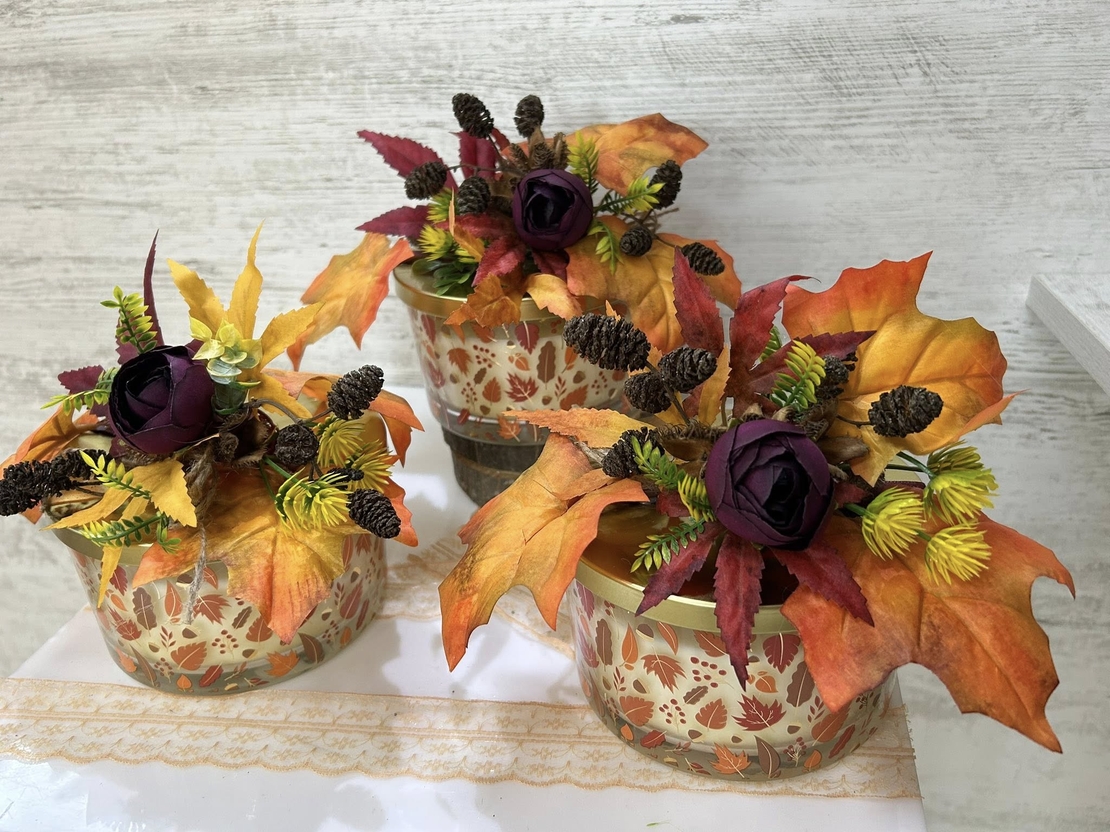 ДЕКОРИРАНИ ароматни свещи