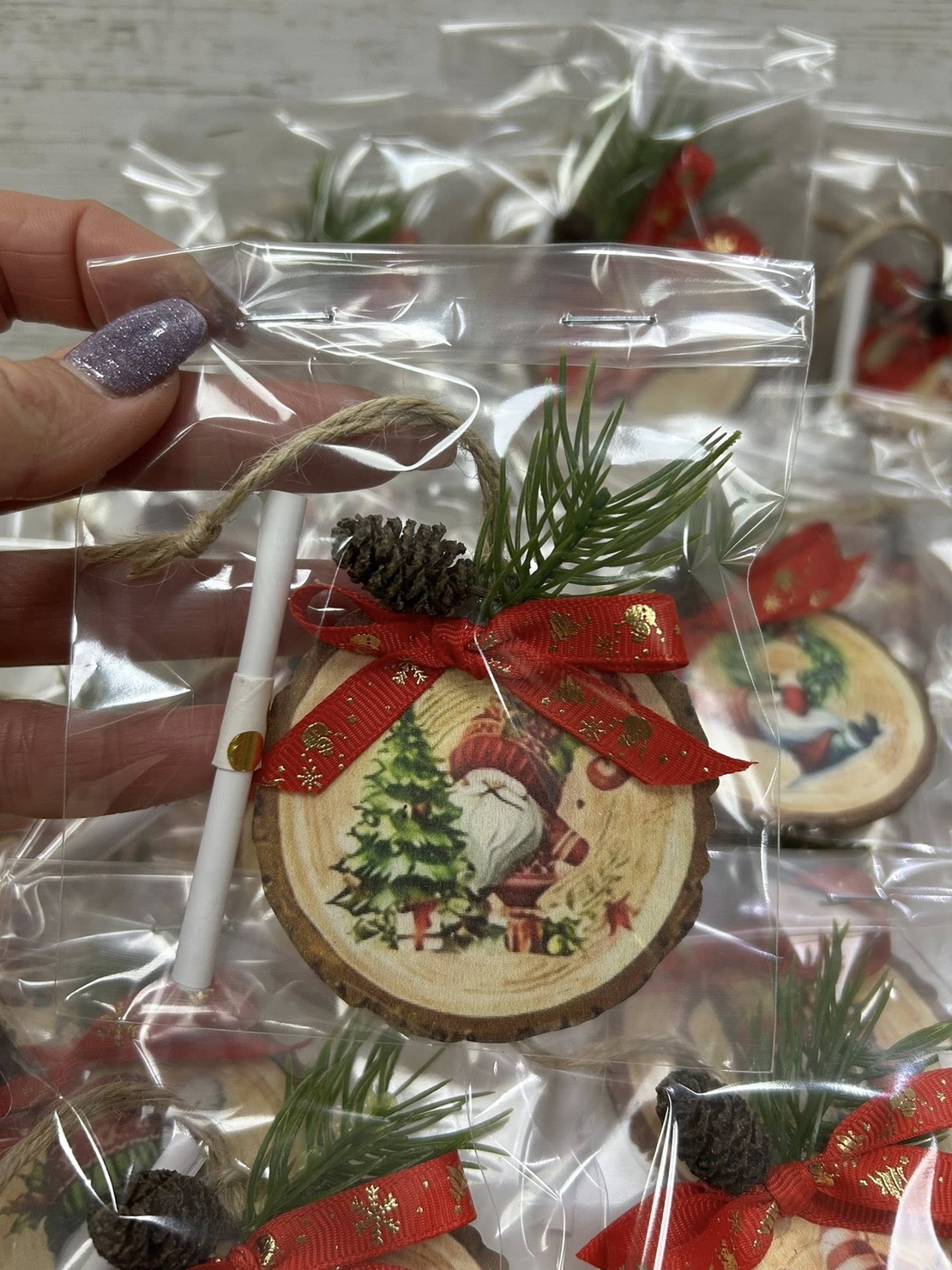 КЪСМЕТИ кръгли