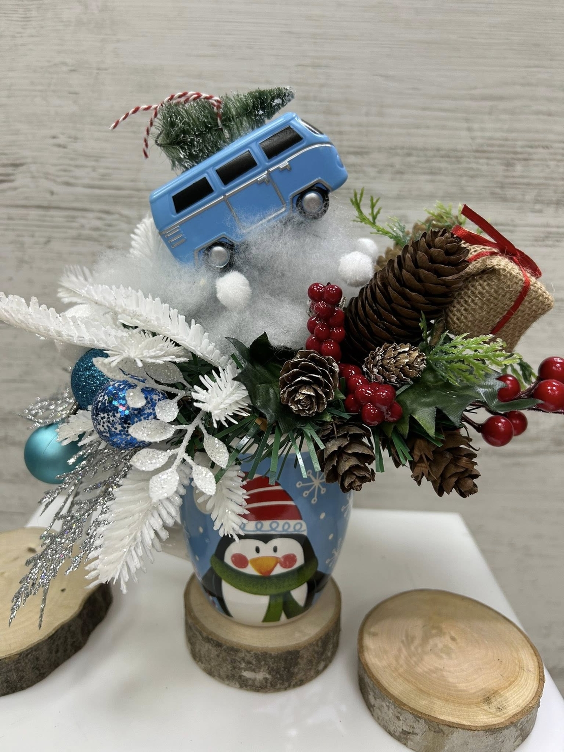 Забавна КОЛЕДНА декорация автобус