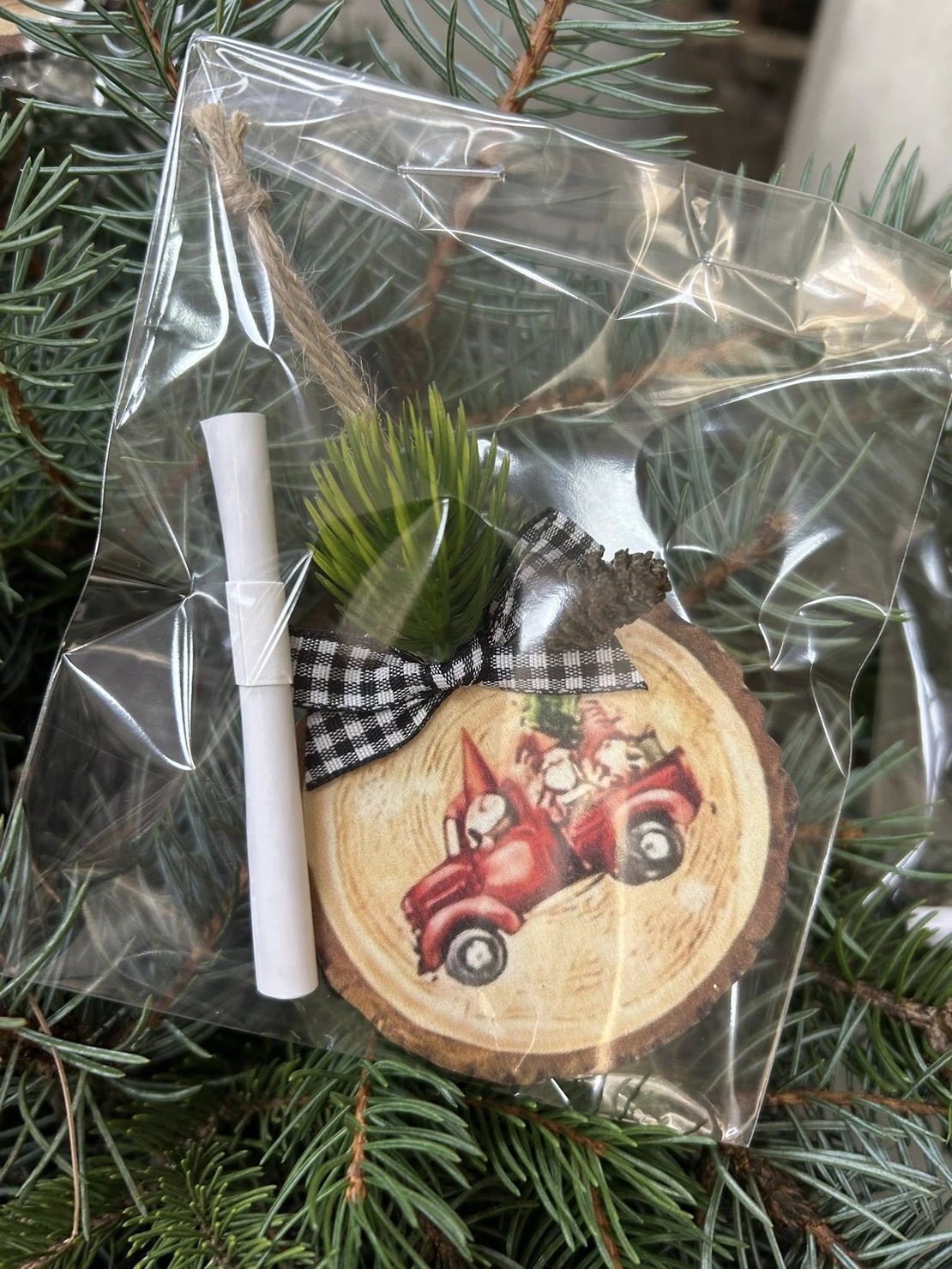 КЪСМЕТИ кръгли