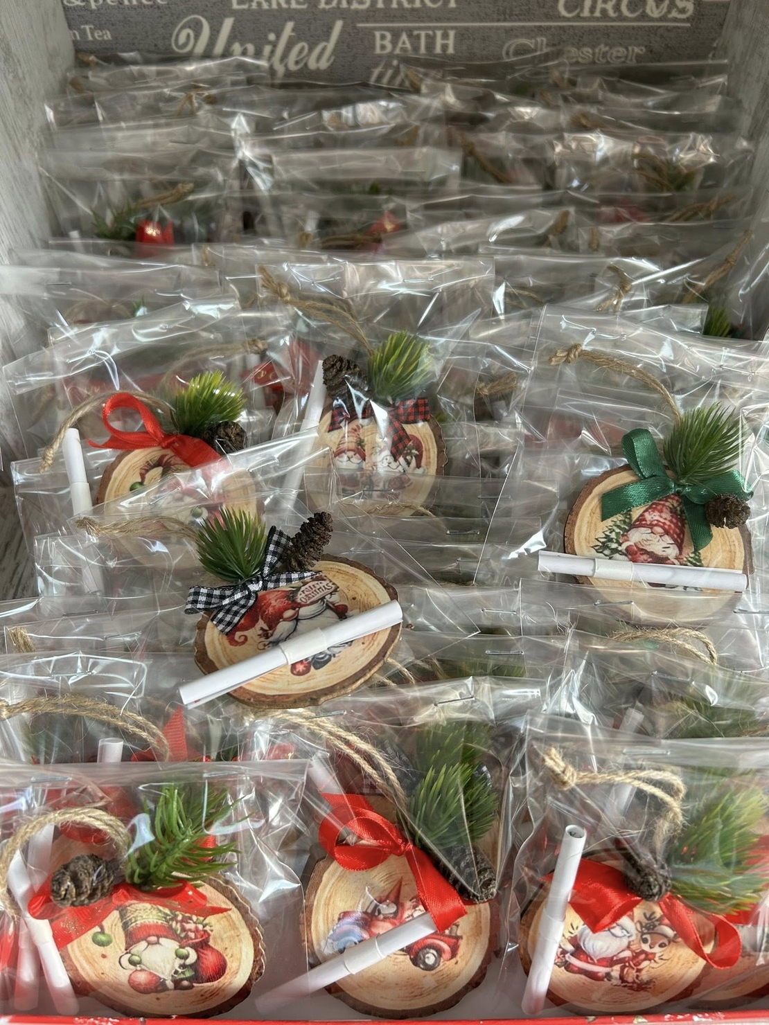 КЪСМЕТИ кръгли