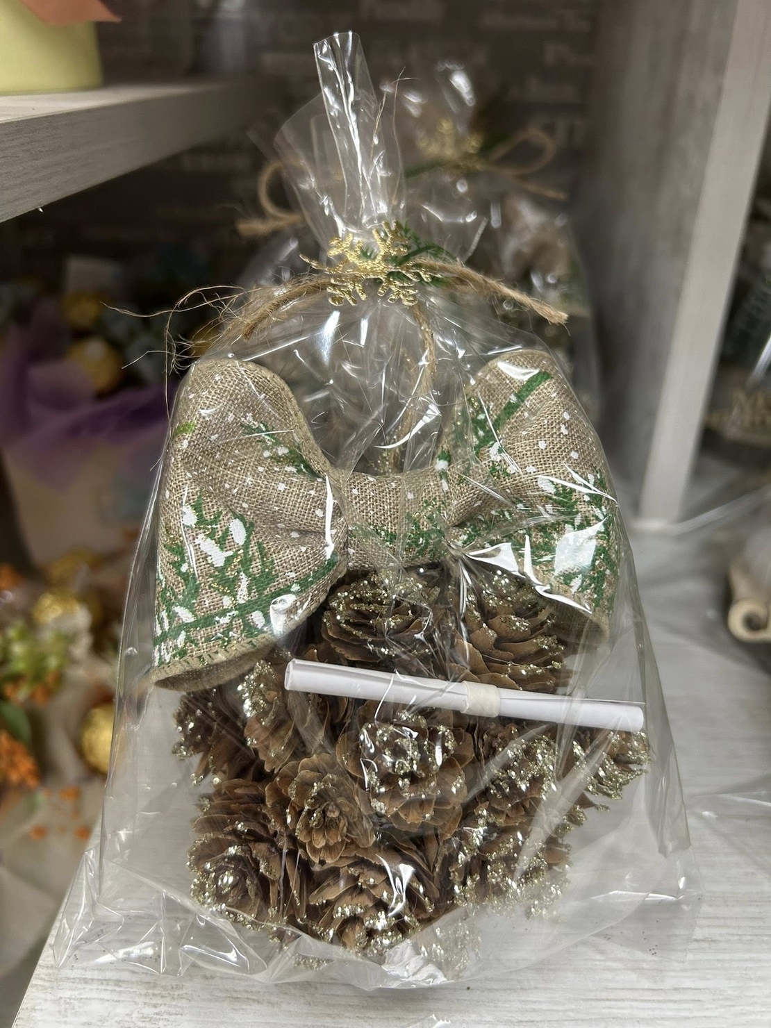 КОЛЕДНО украшение с мин.шишарки