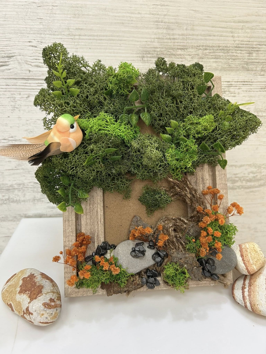 Дърво с птичка