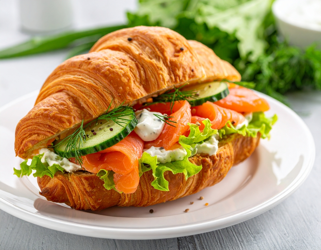 КРОАСАН С ПУШЕНА СЬОМГА - 10 БР.