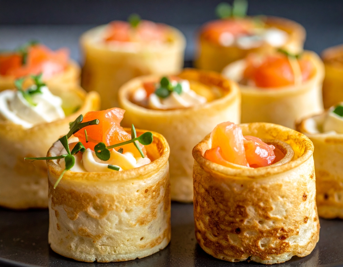 МИНИ ПАЛАЧИНКОВИ РУЛЦА   С КРЕМА СИРЕНЕ И ПУШЕНА СЬОМГА - 20 БР.