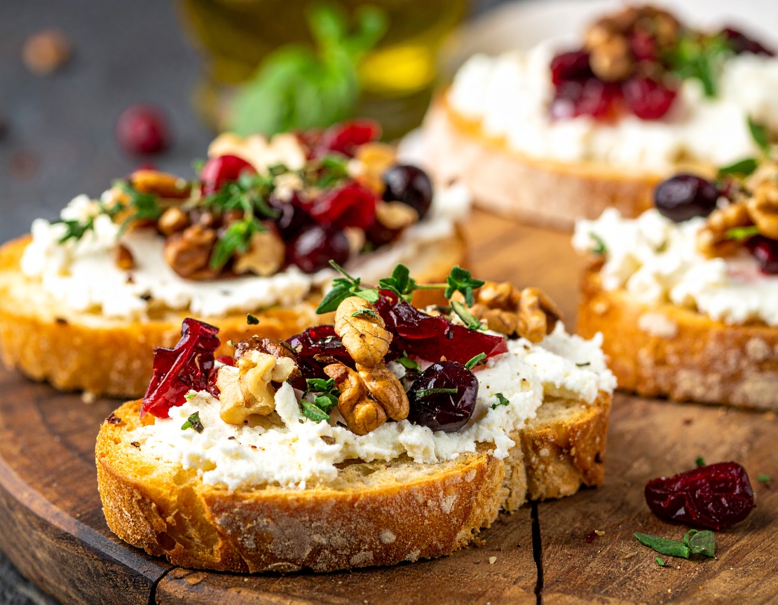 БРУСКЕТИ С ФИЛАДЕЛФИЯ , СУШЕНИ БОРОВИНКИ, ОРЕХИ И БИЛКИ - 20 БР.