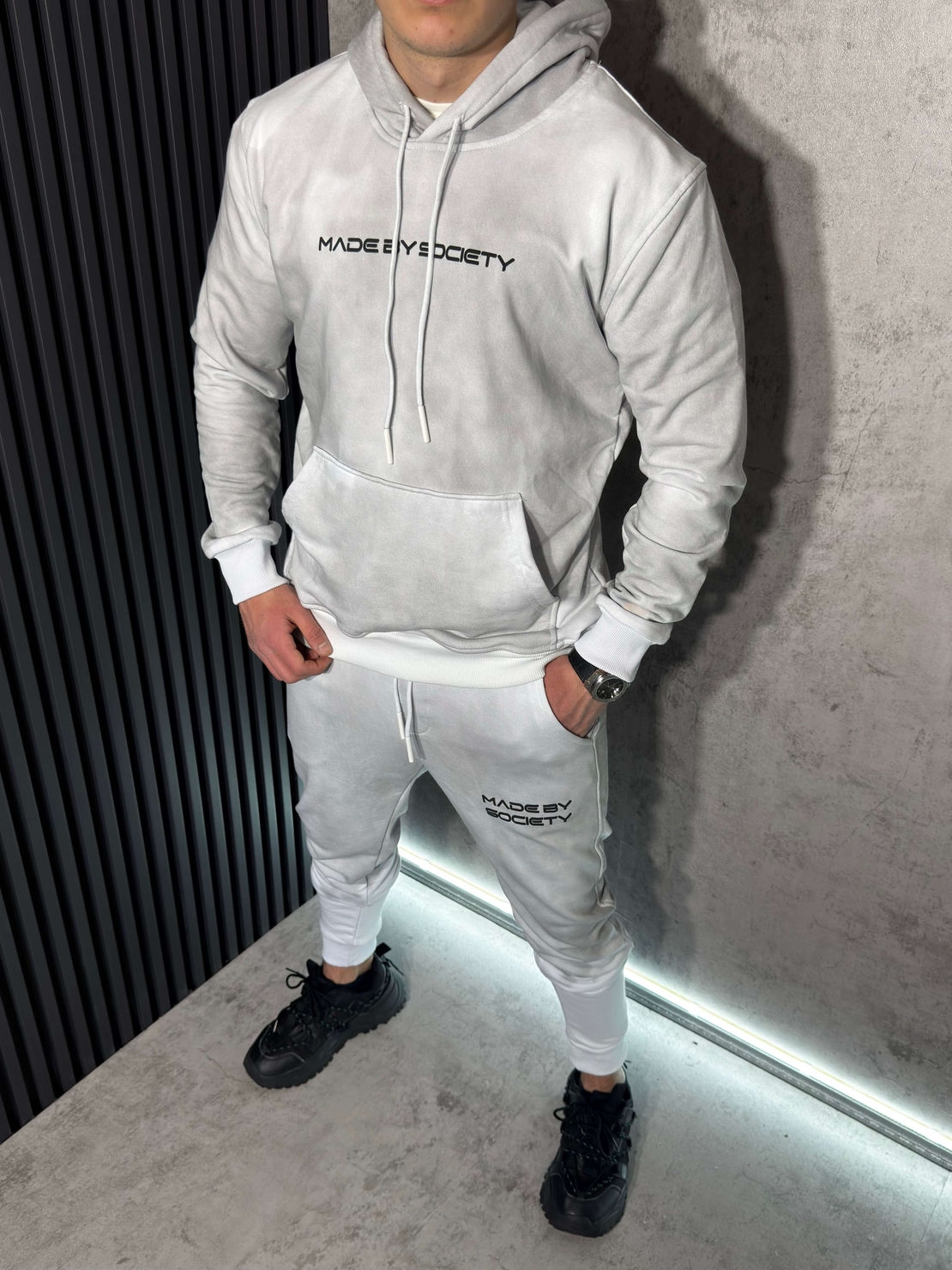 Спортен Екип с Washed Ефект в Бяло