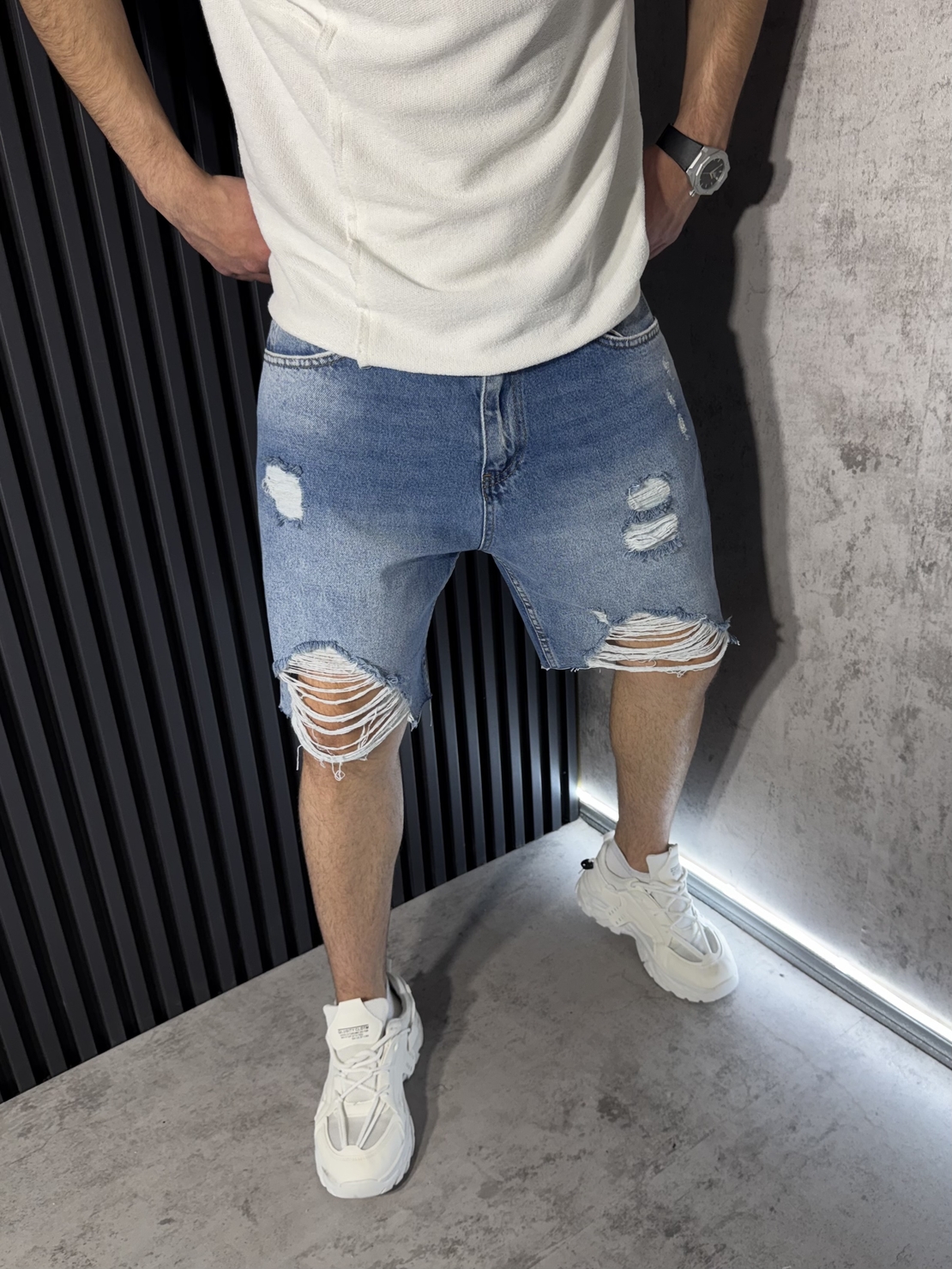Мъжки Къси Oversized Дънки с Декоративни Разкъсвания в Синьо 450