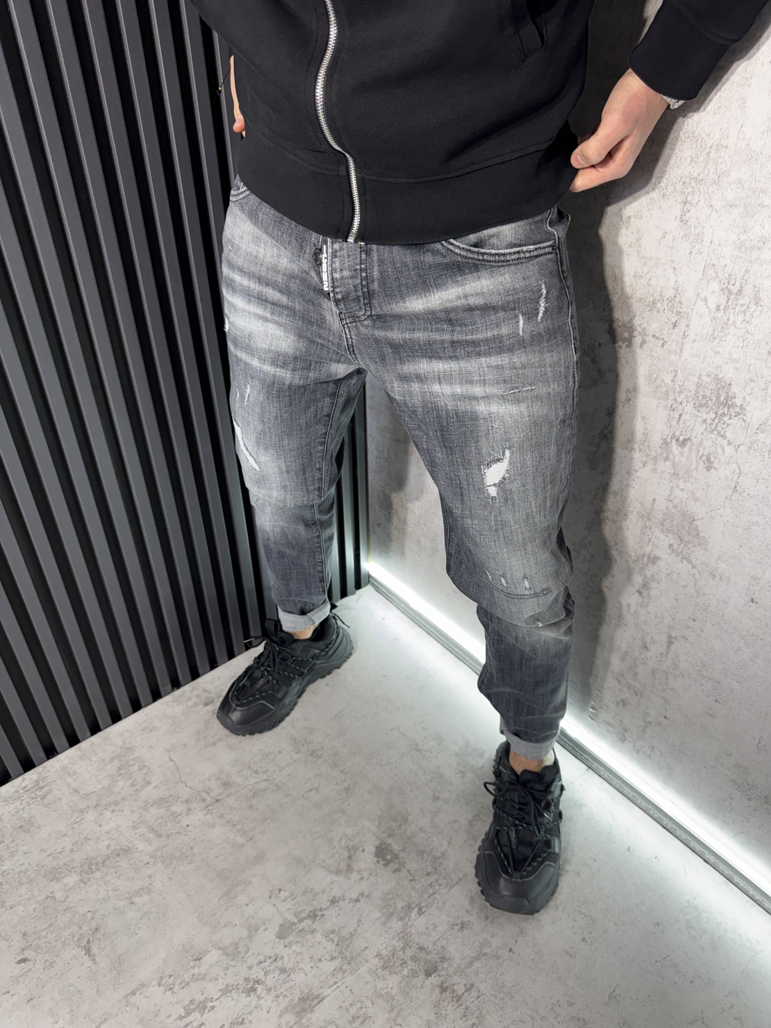 Мъжки Дънки Тъмносиви с Изсветлени Участъци 532