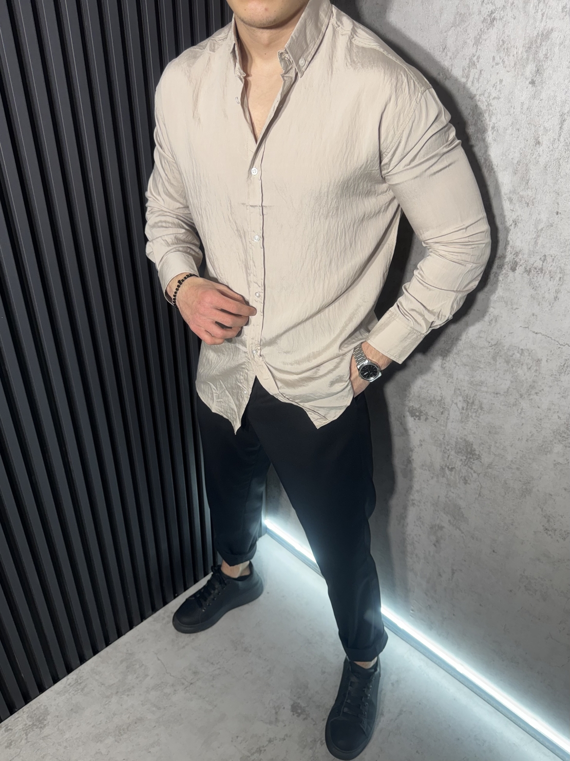 Мъжка Елегантна Риза в Бежов Цвят