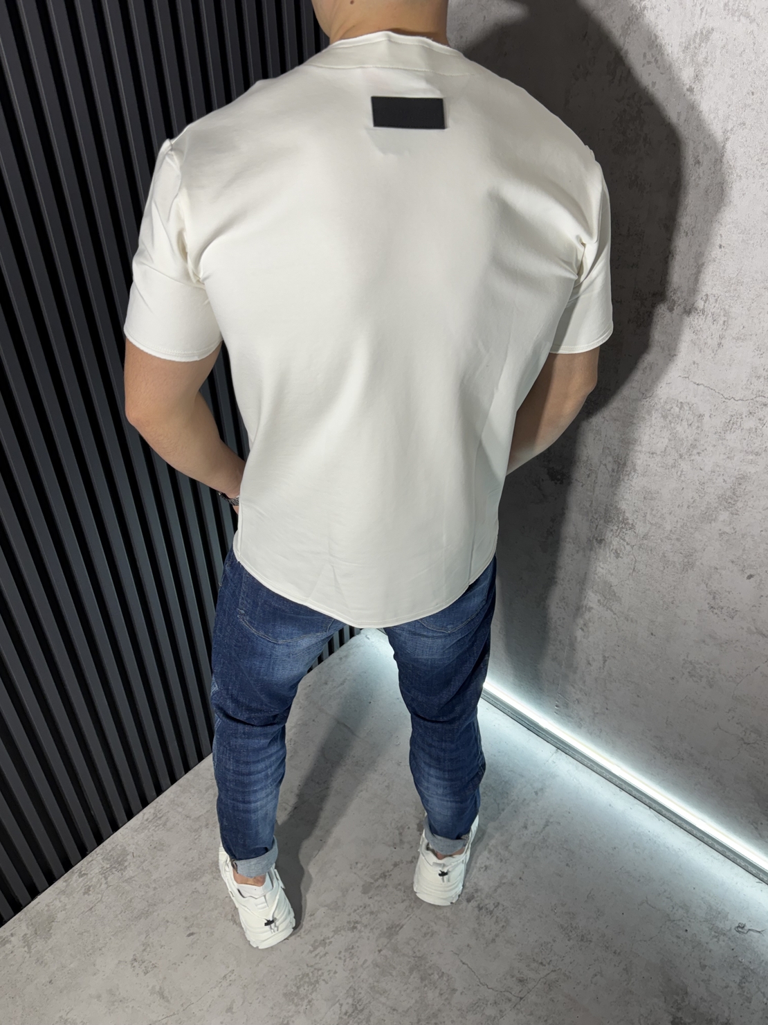 Тениска с Декоративни Кантове в Бяло