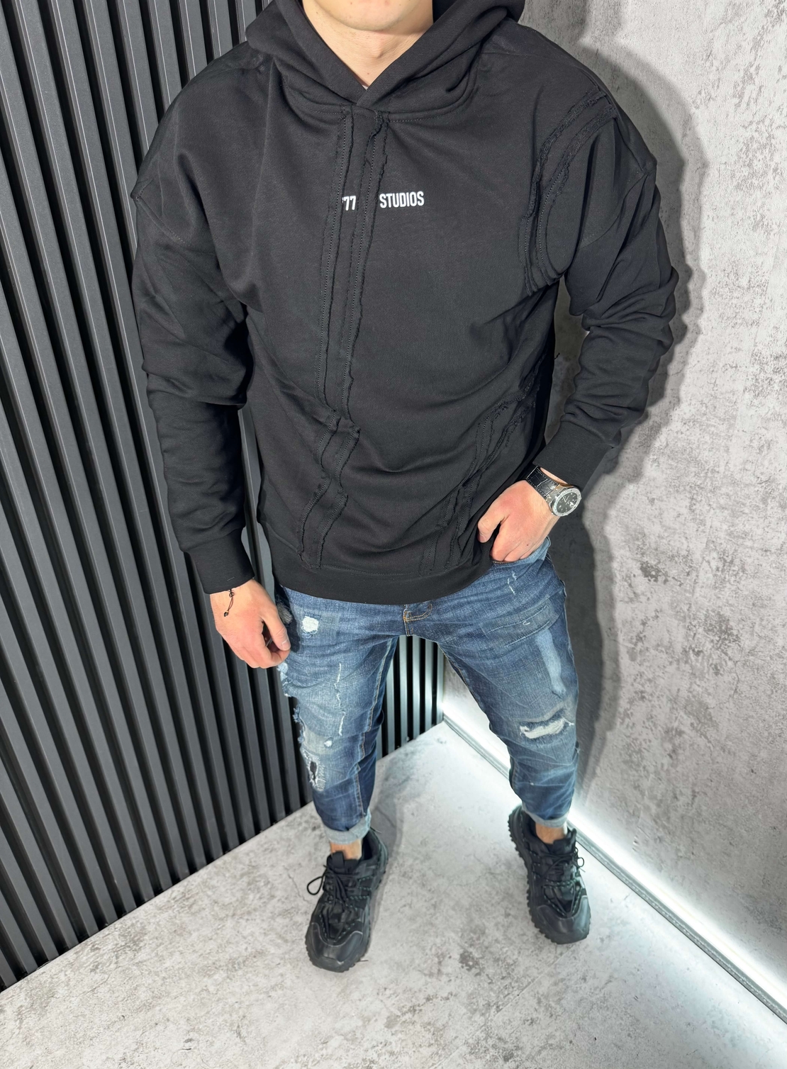 Мъжки Суичър Черен с Декоративни Кантове