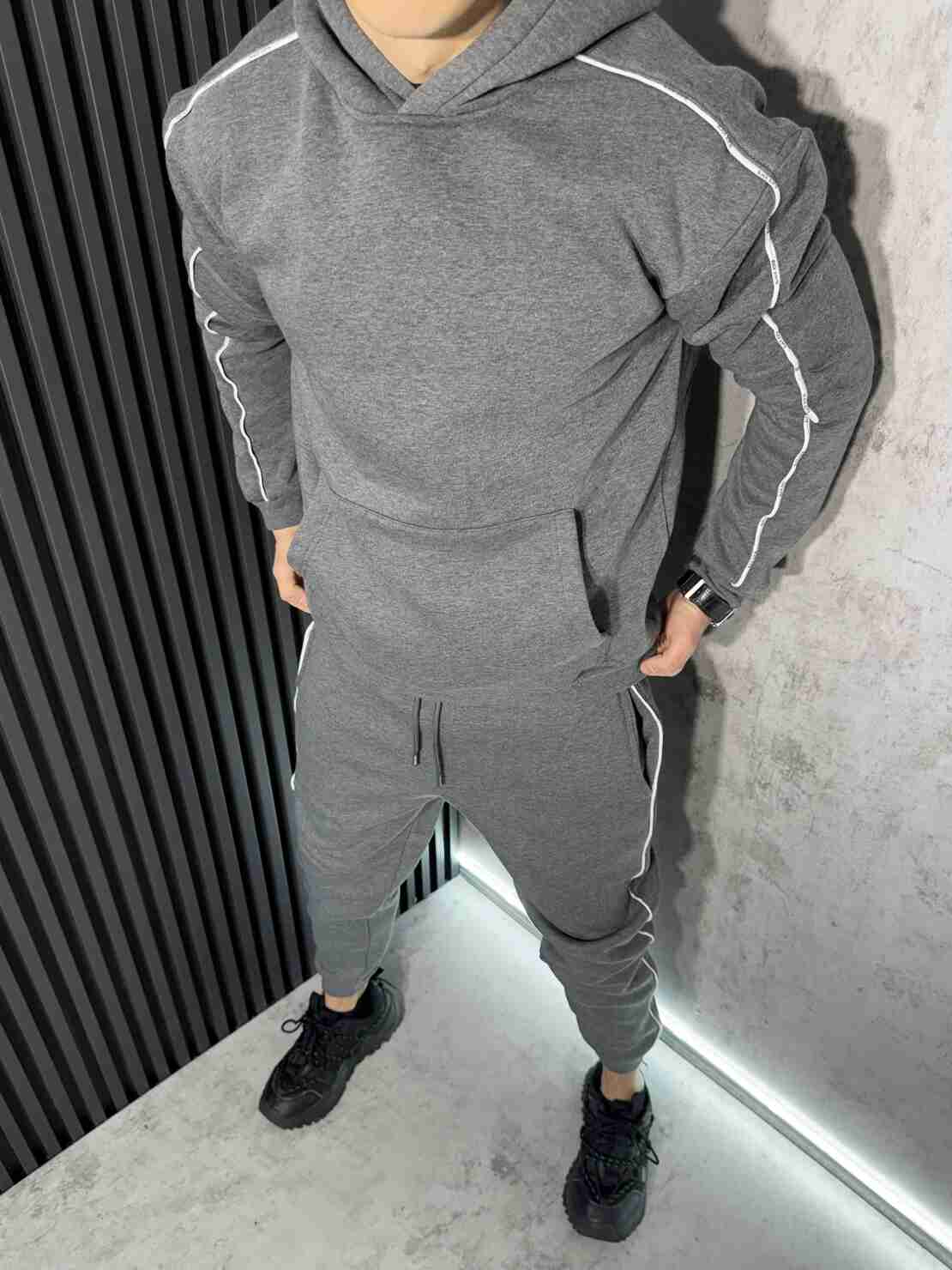 Мъжки Ватиран Екип в Тъмно Сиво
