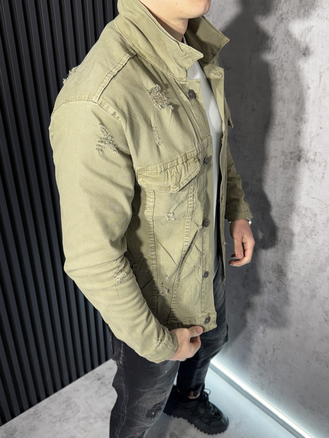 Мъжко Дънково Яке с Разкъсан Ефект в Маслинено Зелено