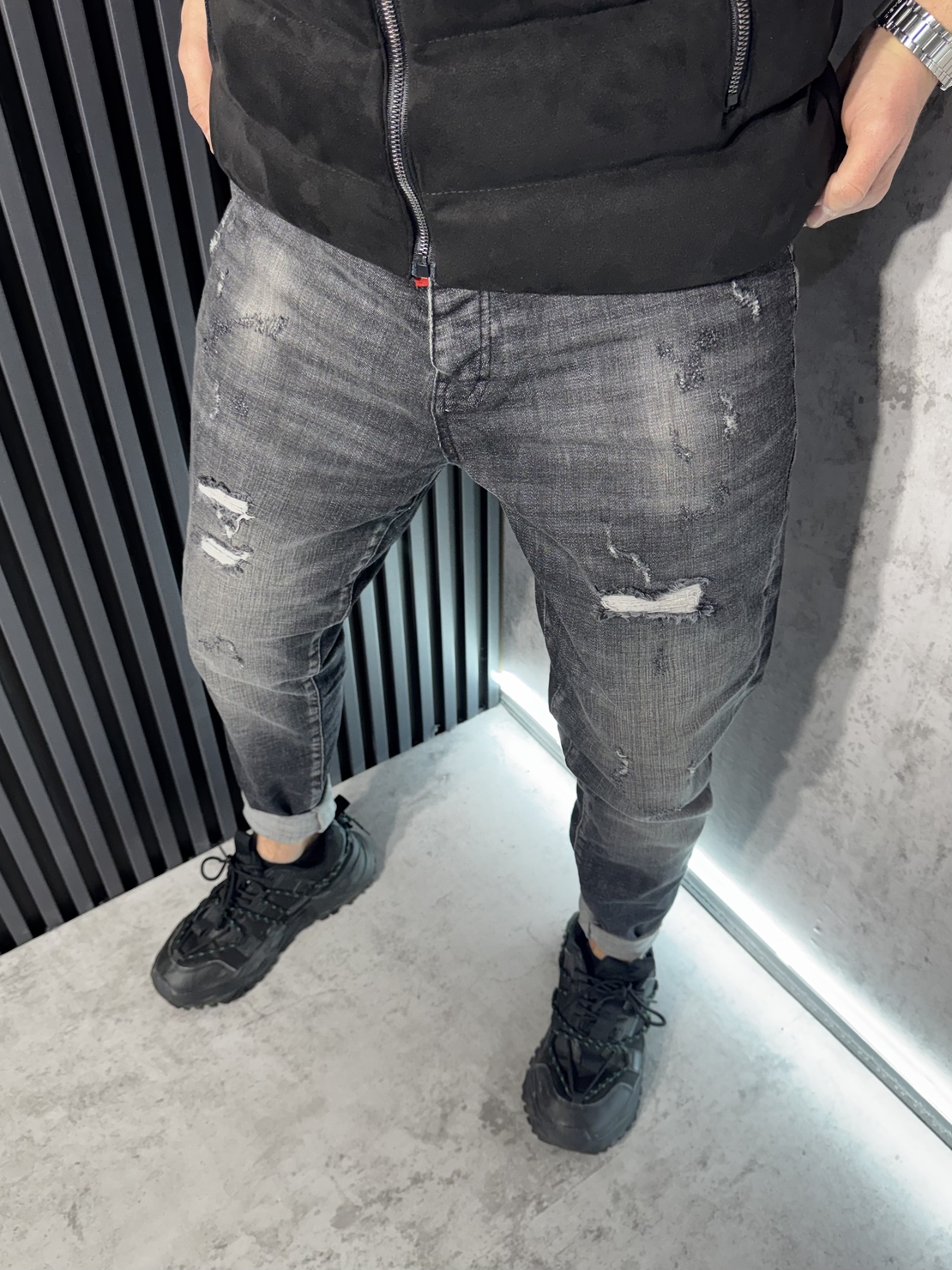 Мъжки Дънки Тъмносиви с Кръпки и Избелващ Ефект